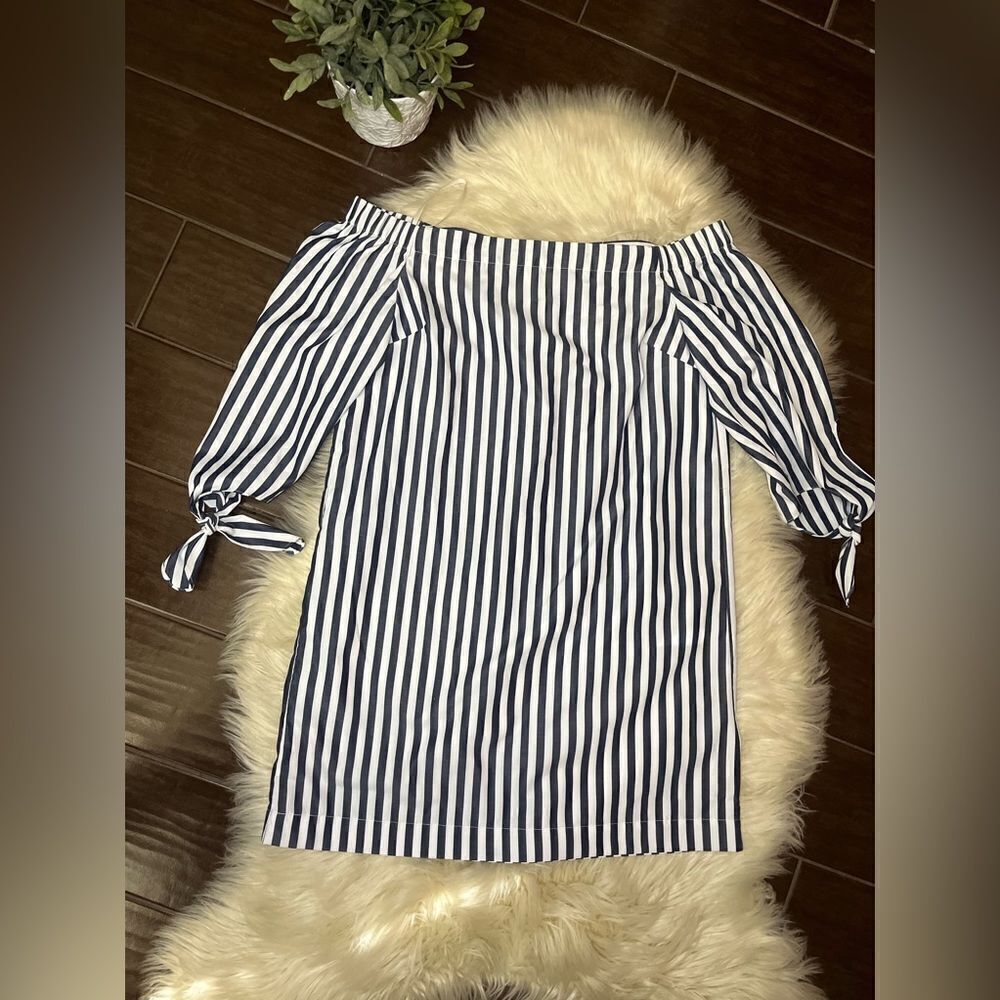 Boston Proper navy and white off the shoulder dress sz medium